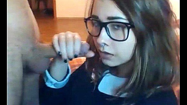 Забыла надеть трусики Случайное прикосновение