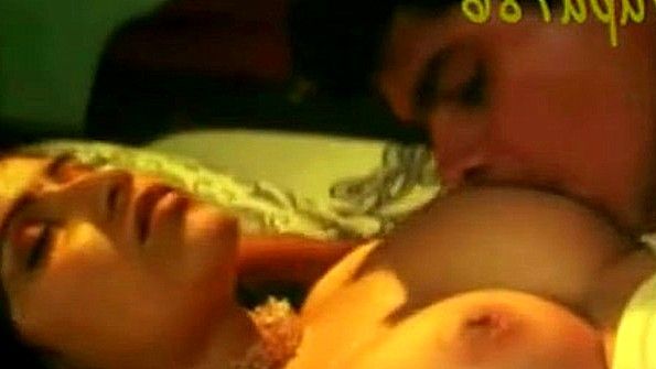 Он садится на член красивого раба и хочет кончить