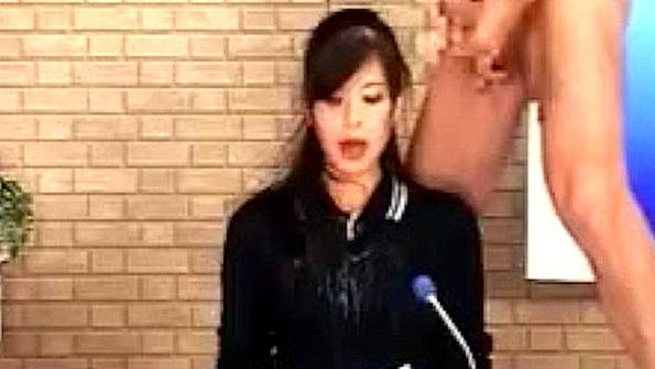 Он не подпустил девушку к бассейну и быстро вступил с ней в половую связь