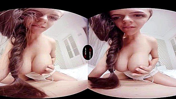 Девушка с пышной грудью занимается сексом с парнем