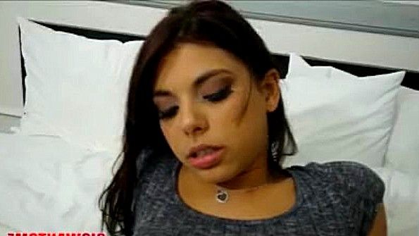 Сын становится свидетелем интимной связи матери с подругой, а затем присоединяется к ней