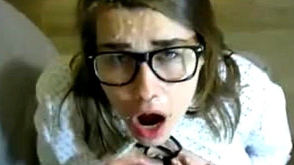 Молодая сучка готова к сексуальному вызову