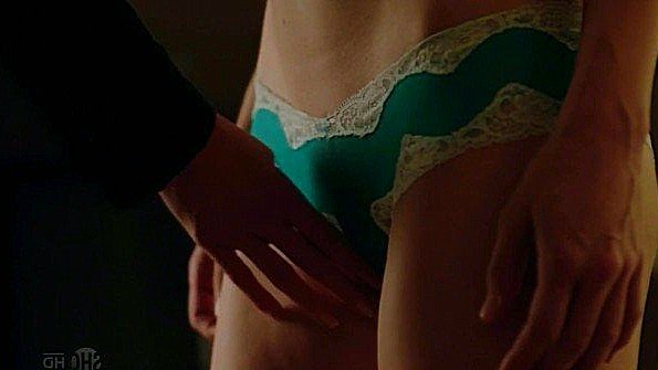 Девушки заканчивают секс, получая сперму на лицо