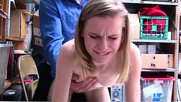 Сладкий член брата доставил удовольствие бритой вагине сестры