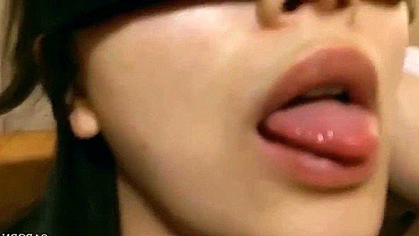 Я заставил девушку закончить разговор и начал с ней заниматься сексом