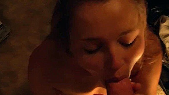 Пышногрудая брюнетка получает удовольствие от интенсивной мастурбации