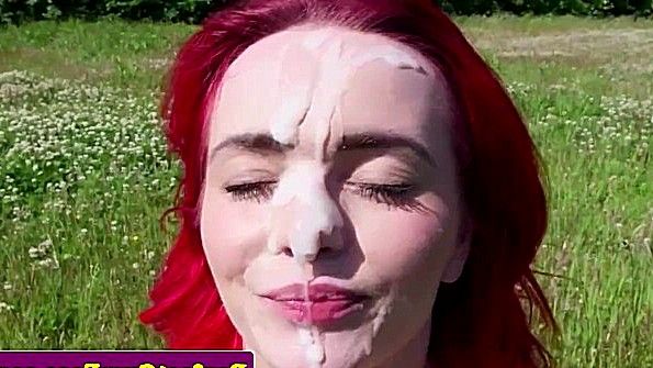 Она трется вагиной об угол стола и испытывает сильное возбуждение