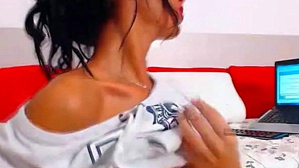 Она связала клиента во время массажа и ласкала его пенис