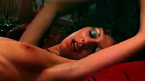 Она расслабилась перед камерой и занялась сексом с агентом