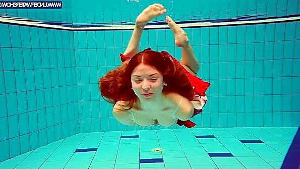 Азиатскую шлюху трахает в задницу чернокожий парень