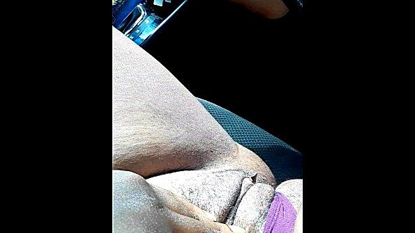 Парень готов раздеть кокетку и трахнуть её в задницу