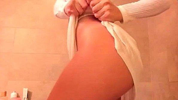 Блондинка отсосала член и получила анальный секс