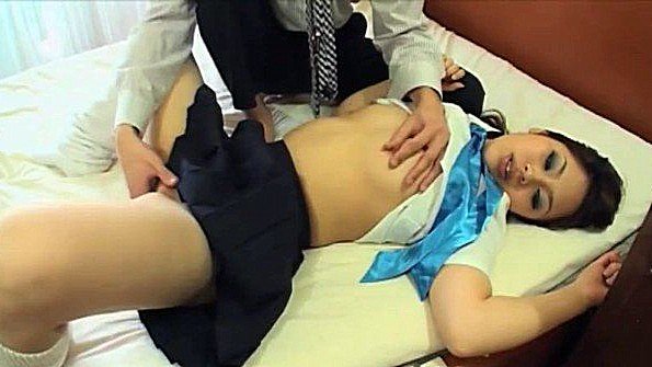 Блондинка использует дилдо для удовольствия