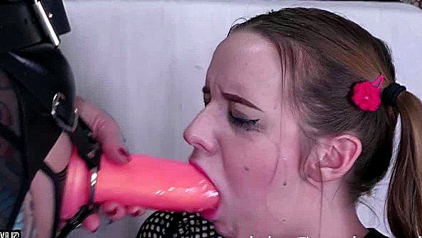 Молодая любительница получает оргазмы повсюду