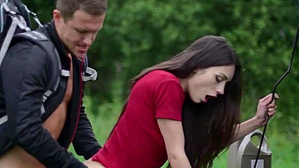 Девушки принимают члены в свои задницы