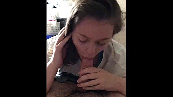 Кокетливые шлюхи устроили крутую оргию