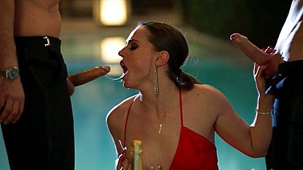 Две шлюхи устроили мужчине дикий секс