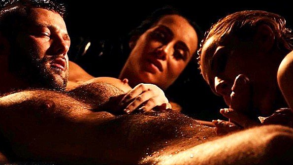 Массаж плеч перерос в хардкорный секс