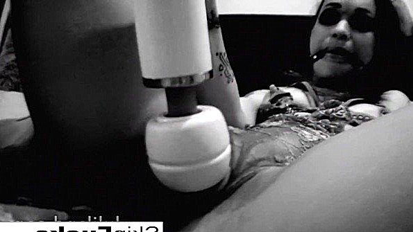 Любительница готова заняться сексом со своим мужем и гостями