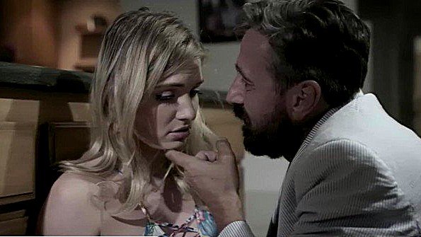 Сексуальная горничная соблазнила своего хозяина