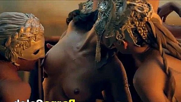 Милая азиатская девушка спит с парнем