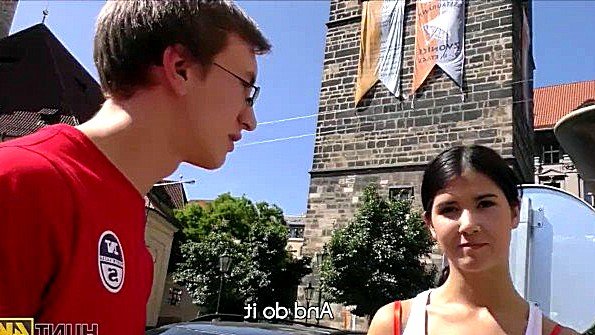 Латиноамериканка делает минет и занимается сексом с мужчиной