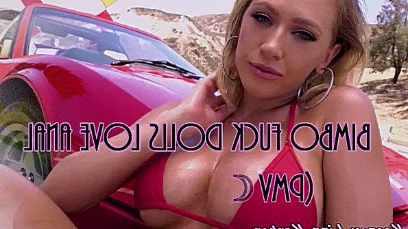 Чернокожий мужчина занимается сексом с привлекательной женщиной