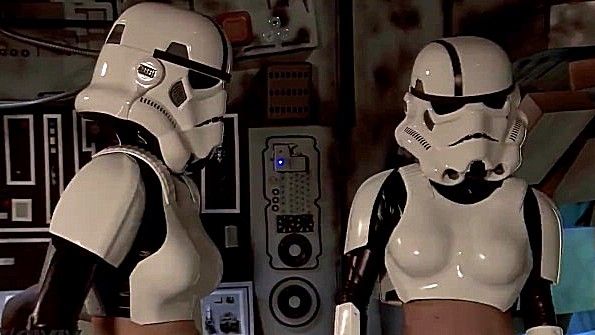 Женщина с большой грудью получает удовольствие от самоудовлетворения