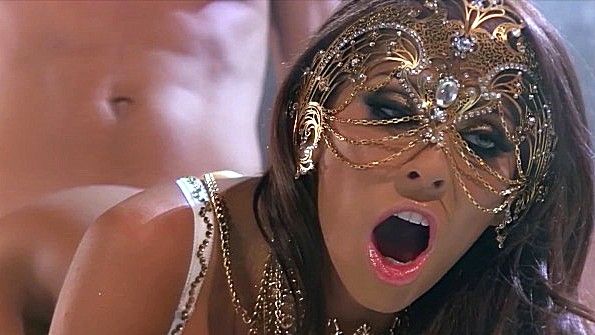 Начальница заставила меня лизать ей ноги и вагину