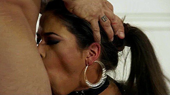 Роскошные шлюхи мастурбируют вместе