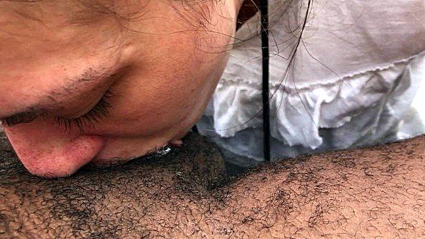 Он сядет на член своей задницей и получит огромное удовольствие