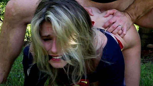 Азиатскую кокетку трахают на столе