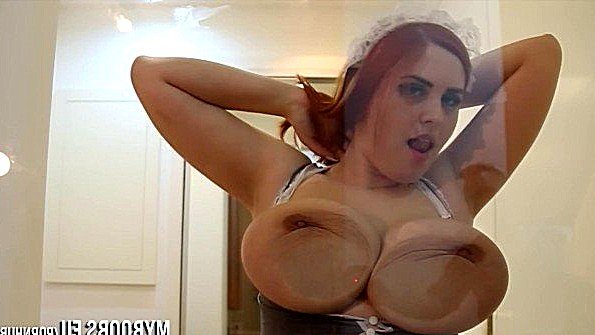 Впечатляющая красавица, готовая к оральному сексу с членом