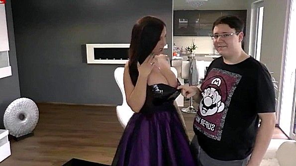 Две сестры поймали вора и преподали ему урок!