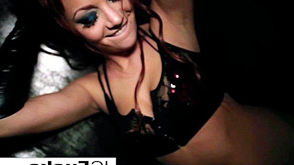 Дочь грубо насилует друга отца