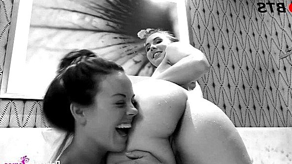 Групповые сексуальные розыгрыши на Хэллоуин