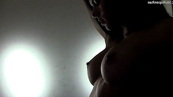 Девушка переспала с двумя парнями