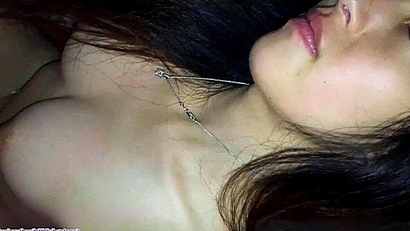 Член из дыры в стене трахнул задницу