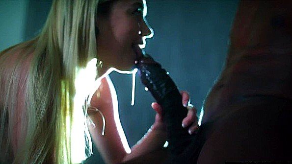 Она связала раба и издевалась над его половым органом