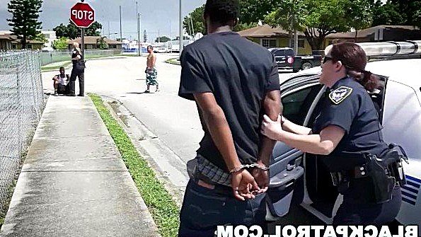 Они сняли корсеты и занялись грязным сексом