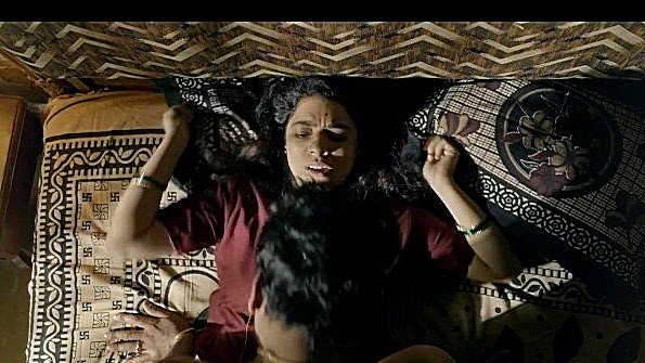 Чернокожий мужчина занимался сексом с женщиной в парной