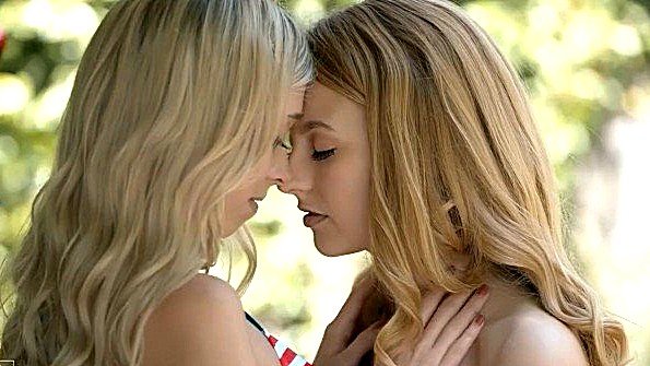 У одной студентки состоялась откровенная вебкам-сессия