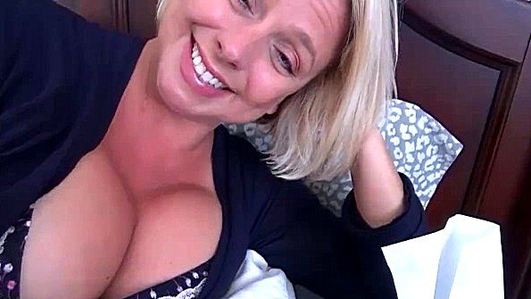 Сын принуждает мать к активным сексуальным отношениям