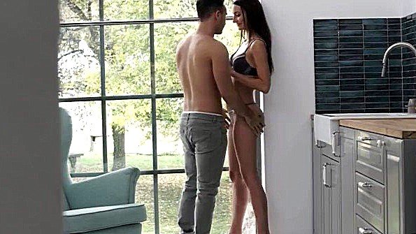 Похотливая кокетка жадно трахнула своего джентльмена