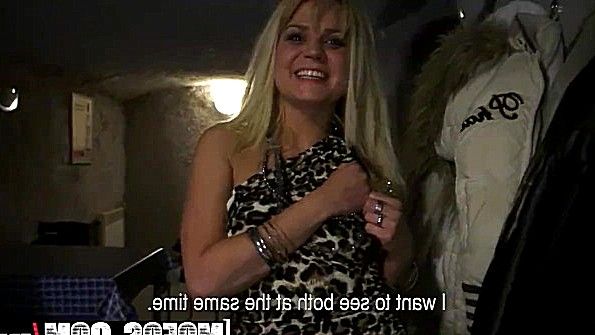 Татуированные шлюхи жестко трахаются двумя мужчинами