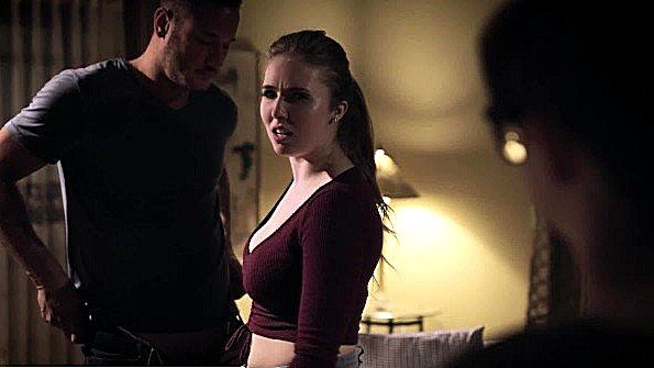 Две японки занимаются сексом в общественном туалете