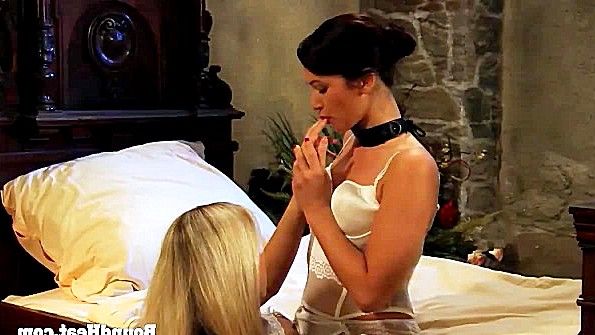 Молодые женщины с пятнами спермы на лицах в коллекции