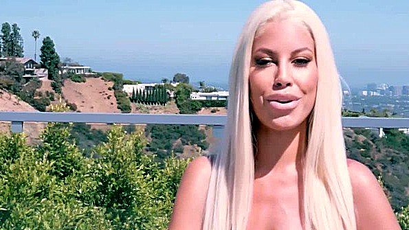 Подборка фотографий, на которых женщины массируют клиторы