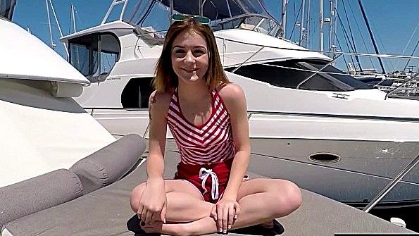 Он долго мастурбирует своему партнёру и доводит его до оргазма