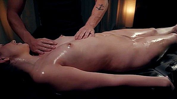 Возбужденные лесбиянки не щадят вагины